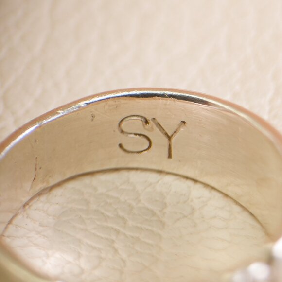 Sterling Silver Carved Band – Signed SY (Steve Yellowhorse), Size 8 - Picture 4 of 9